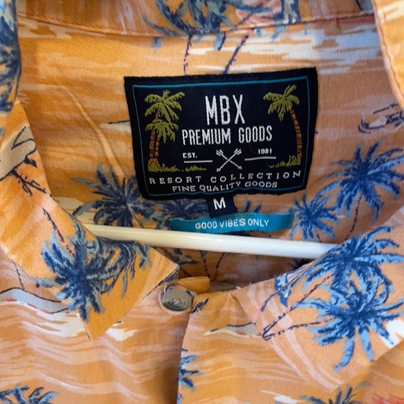 NWOT MBX M Hawaian Button Up - Picture 2 of 4